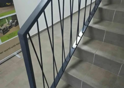 Turėklai mokykloms, darželiams, įstaigoms 21 Dazyti tureklai 001