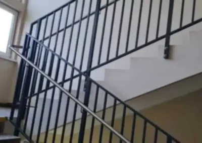 Turėklai mokykloms, darželiams, įstaigoms 40 Kauno gimnazija 002
