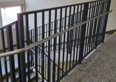 Turėklai mokykloms, darželiams, įstaigoms 42 Kauno gimnazija 011