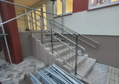 Turėklai mokykloms, darželiams, įstaigoms 142 Telsiu ligonine 003