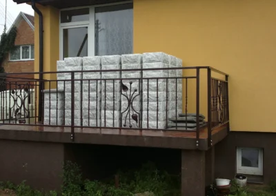 Lauko turėklai 9 Kaltinis balkonas 001