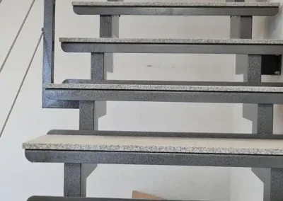 Laiptai ant metalinės konstrukcijos 90 Laiptai kaslita 004