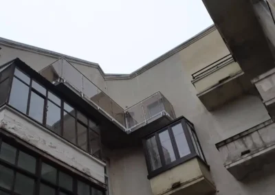 Balkonų turėklai 32 Stiklo balkonai 007