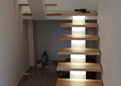 Laiptai ant metalinės konstrukcijos 122 Su aikstele 001